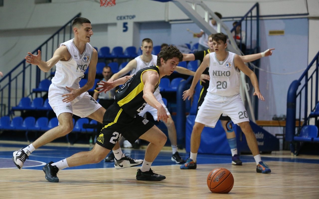 Ніко-Баскет-2 та БІПА обмінялись перемогами: дивіться фотогалерею матчів в Миколаєві